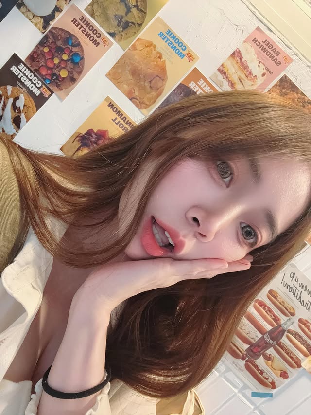 甜美正妹「水蜜寶」外型超搶眼 (10P)