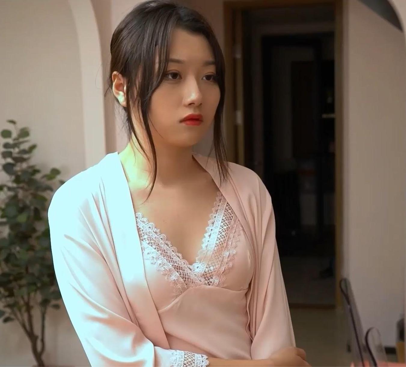 [自拍] 女神級清秀小美女 (18P)