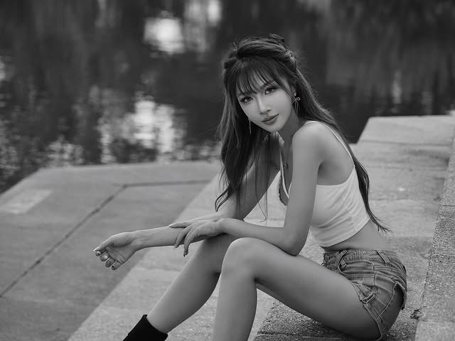 YouTuber「沐雨柔」絕頂Body大放送 (10P)