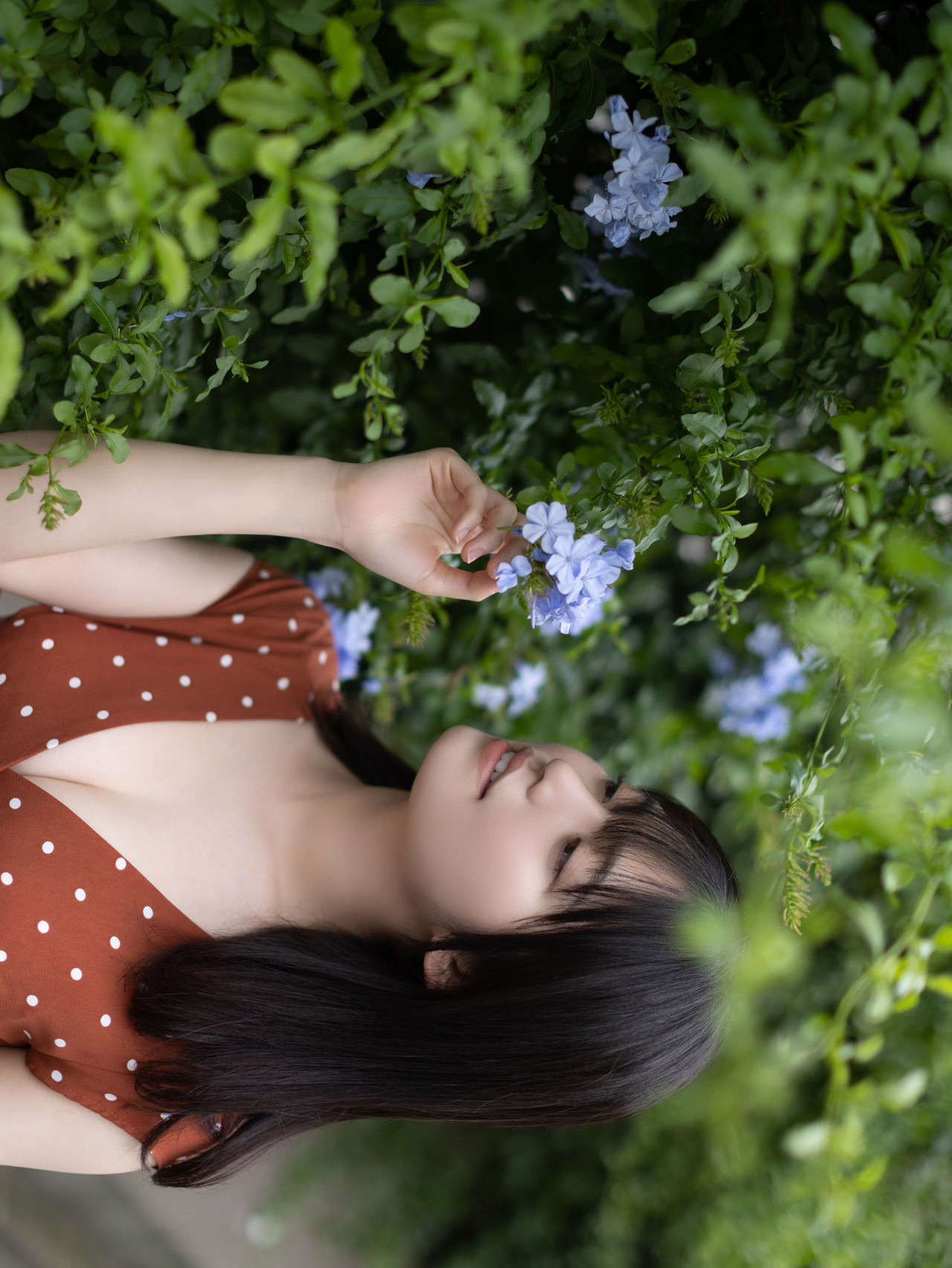[石濱芽衣] 兩顆大圓乳要晃出來啦！意圖使人窒息 (34P)