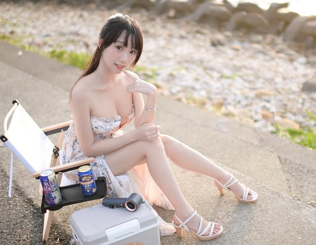 正妹「采采兒caicai」身材火辣 白嫩Q彈雙峰溢出 (11P)