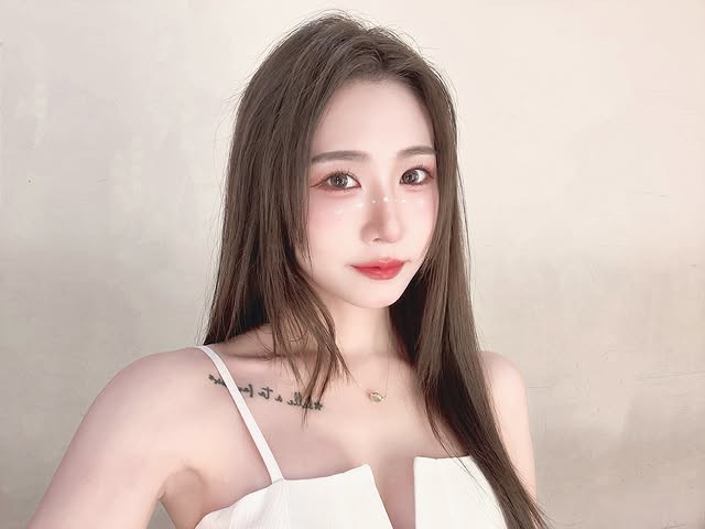 長腿嫩妹「曉曉Xana」白皙渾圓身材美到太過分 (10P)