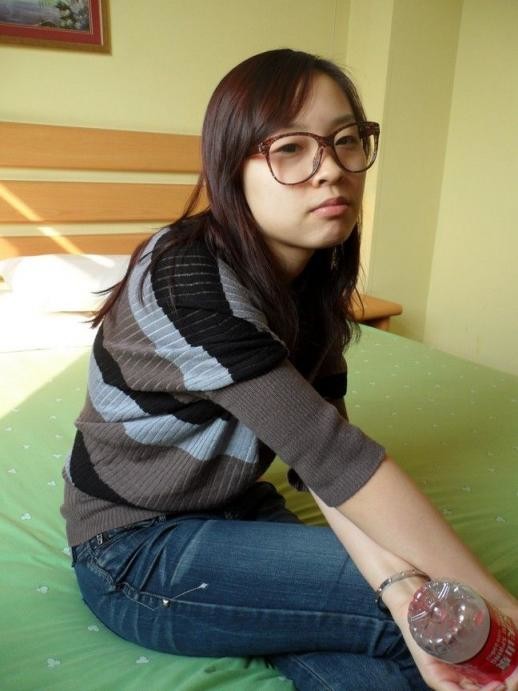 大學妹 宿舍大膽自拍