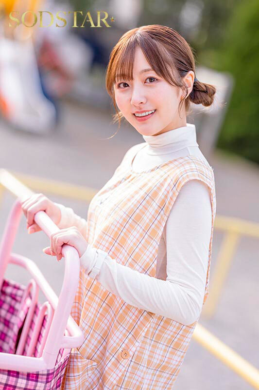 青空ひかり：息子が通う保育園の美人先生と妻子が実家に帰省中に自宅密會をして1週... (21P)