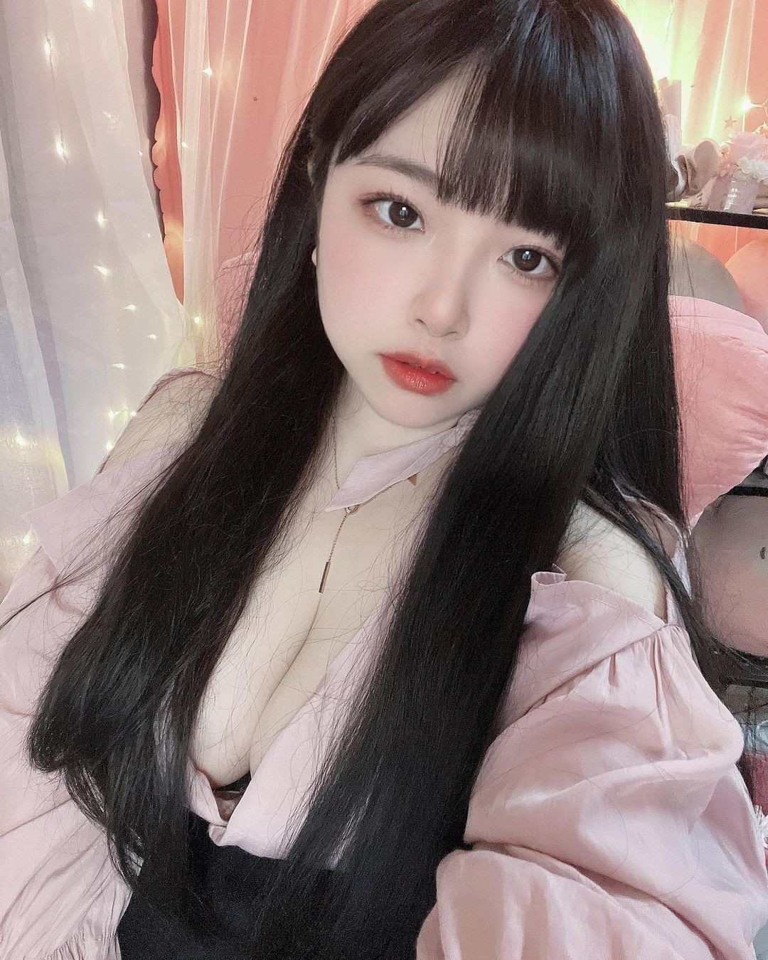 巨乳甜心「羅衣衣」飽滿深溝太誘人 網友的心快按耐不住 (10P)